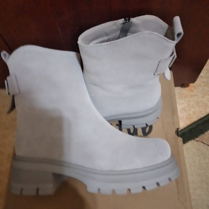 Продам новые зимние ботинки