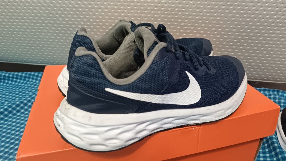 Маратонки NIKE 36