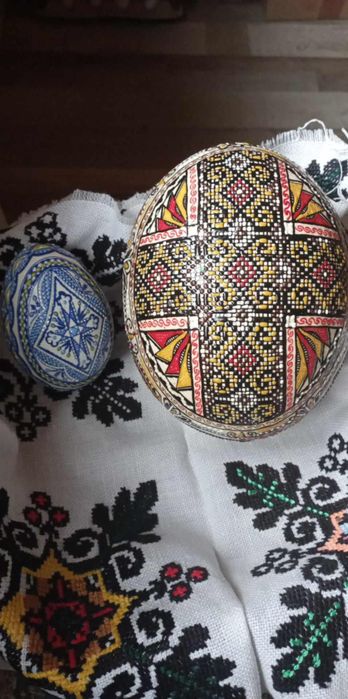 Oua încondeiate  cu ceara in relief