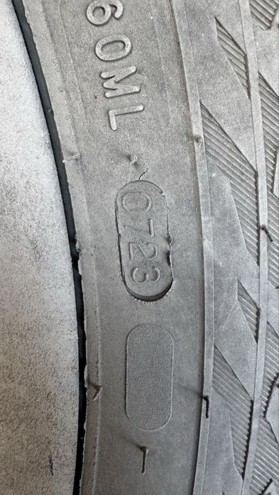 продается комплект шины с дисками 235/60 R18