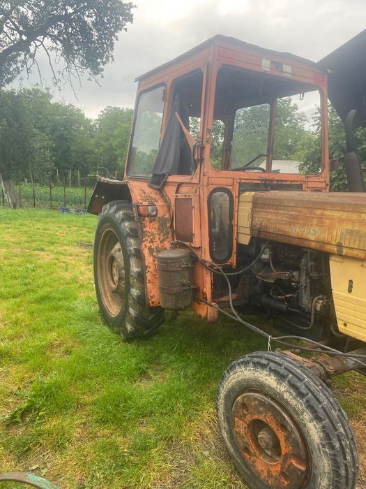 Vând la pachet tractor și utilaje