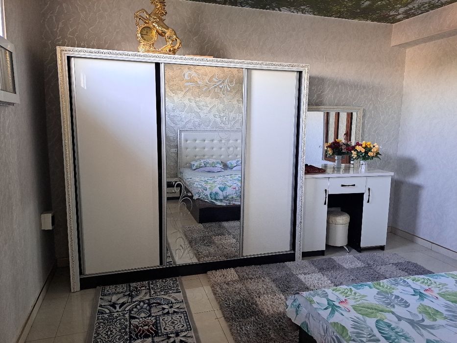 Зангиота мехмон уйи ижара. Кунлик ва ойлик мавжуд.