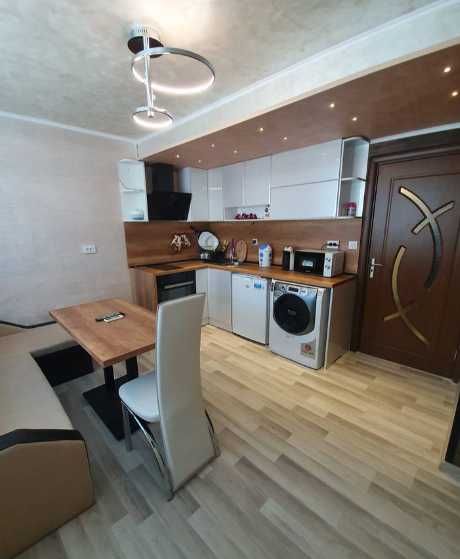 Дава се под наем Двустаен апартамент в Бургас, Център - 60 кв.м за 510 € - Снимка #2