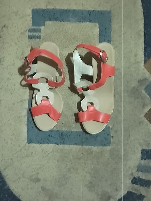 Vând sandale de damă Nr.37