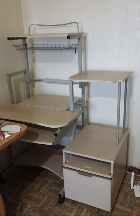 Продам компьютерный стол