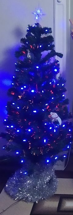 Новогодняя ёлка со встроенной гирляндой