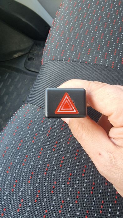 Бутон/ копче за аварийни светлини за ауди а4 б6, б7