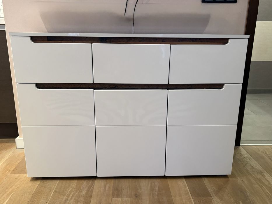 Секции, шкафове, скриниве