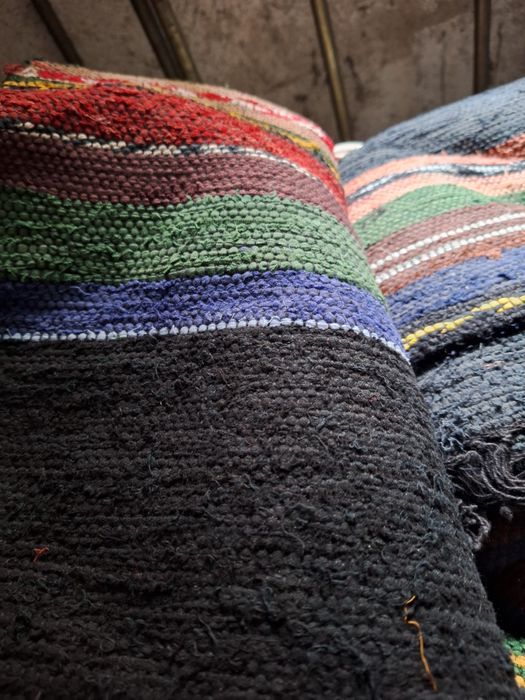 Черги домашно тъкани на стан.