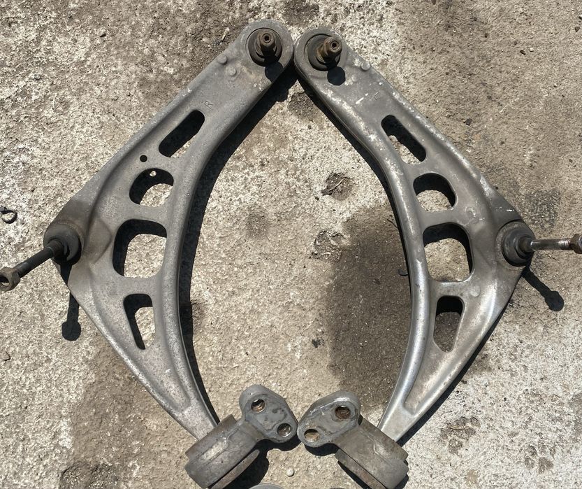 Продавам носачи в добро състояние за Бмв Е46