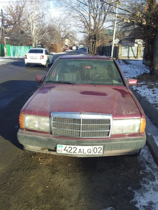 Машина  мерседес 190