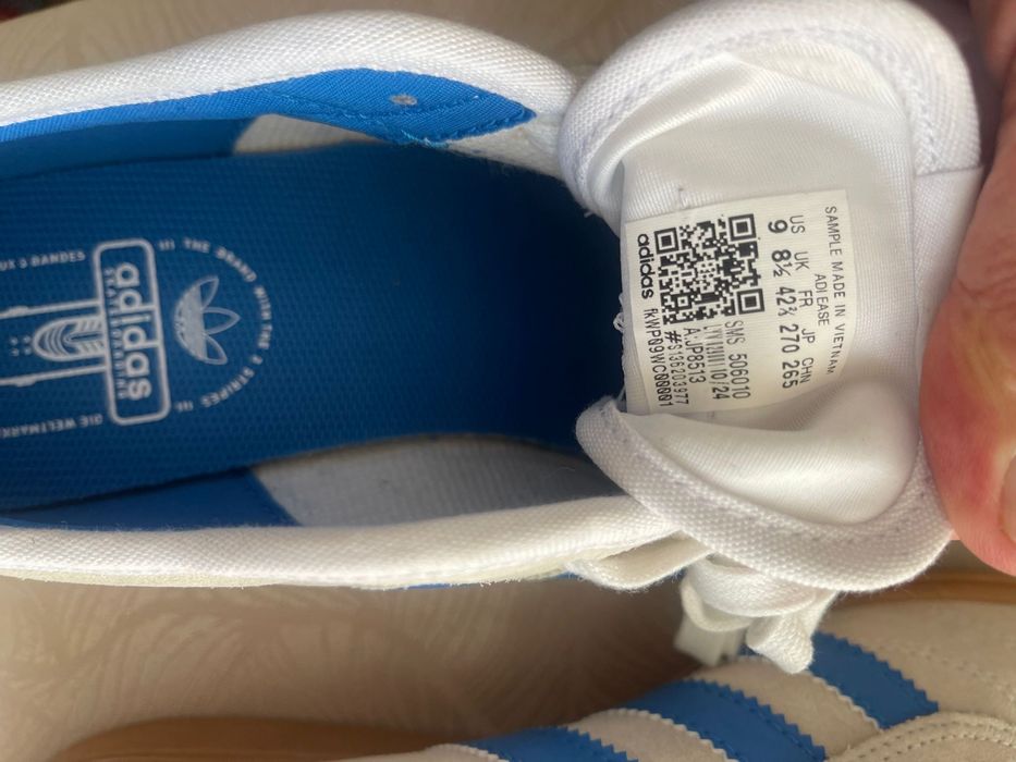 Adidas noi cu eticheta /Adi Ease/ 42 2/3