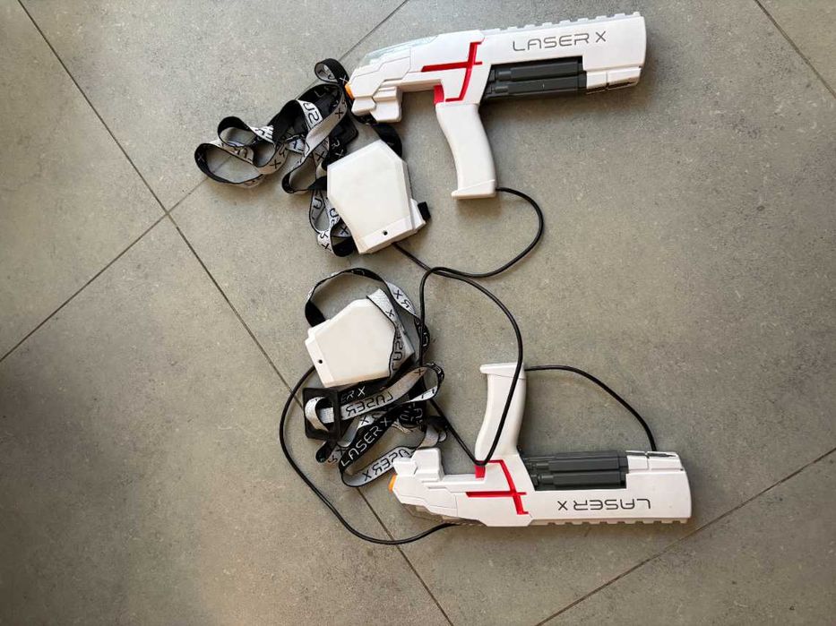 Doua pistoale cu laser Laser X