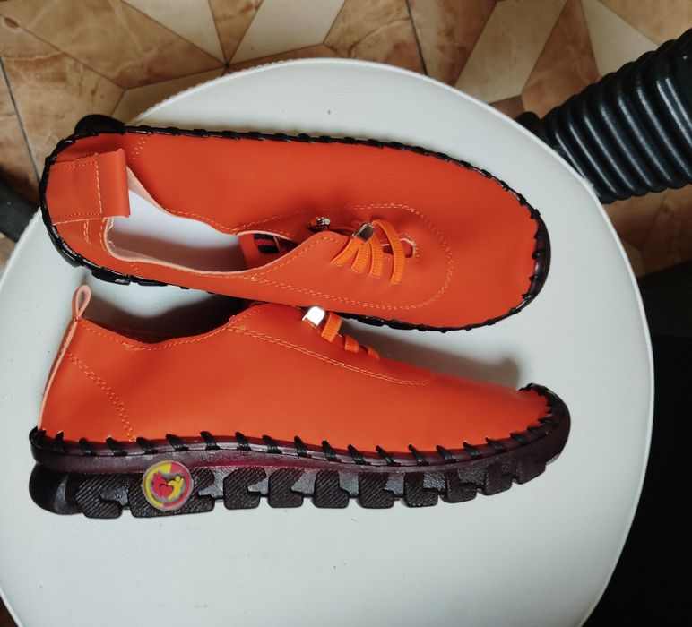 Продавам спортни и зимни Дамски обувки