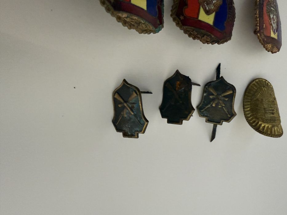 Diferite insigne militare