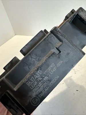Кутия за предпазители част предпазителят не е включен за Peugeot 4007 2.2 HDI (2009) 8637A318