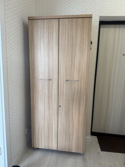 Продам 2 шкафа срочно