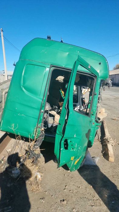 Продам кабины и комплектующее на запчасти