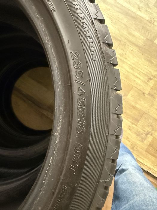 Продам шины 235/45/R18