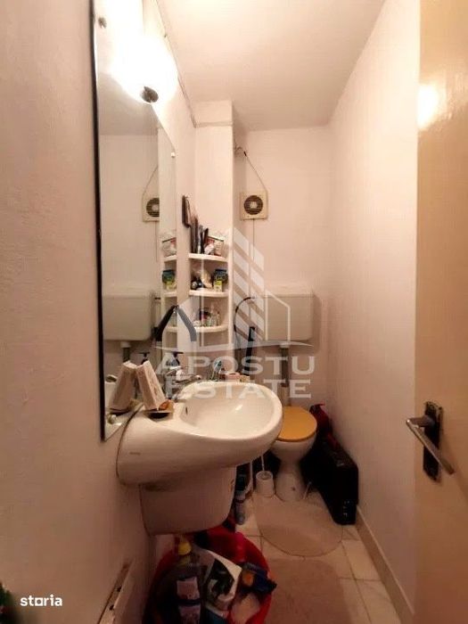 Apartament cu 3 camere de vanzare, 2 bai, zona Dambovita, Timisoara