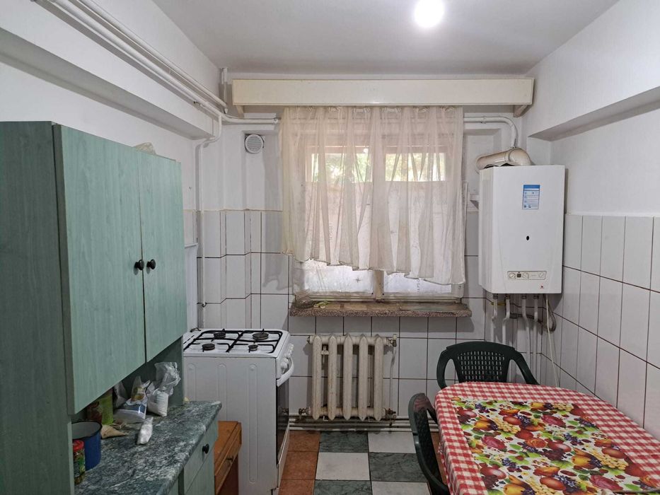 Inchiriez apartament cu 4 camere