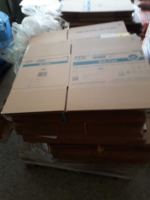 Продавам кашони за пратки, кутии с капак и папки от картон