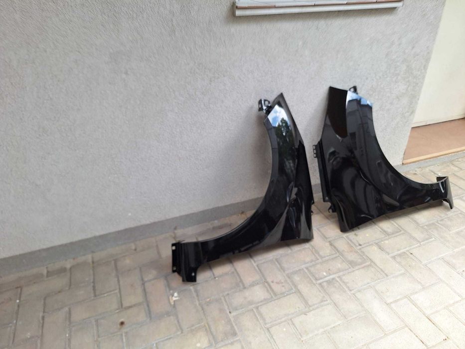 Aripa Fata Dreapta & Stanga Ford Fiesta An 2008-2017 Vopsita Negru