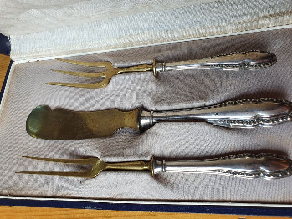 Сребърни прибори