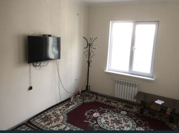 Квартира сотилади , холати зор.