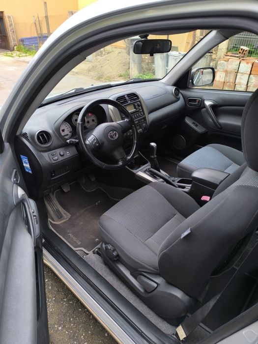 Toyta rav4 2.0 бензин 150кс 4х4 2005г