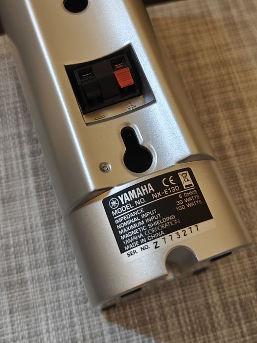 Vând sateliți Yamaha în stare foarte bună estetic