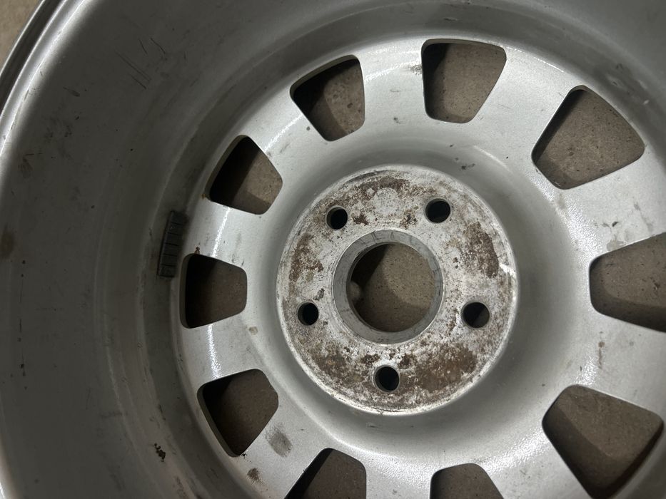 Аудиге диск сатылады!