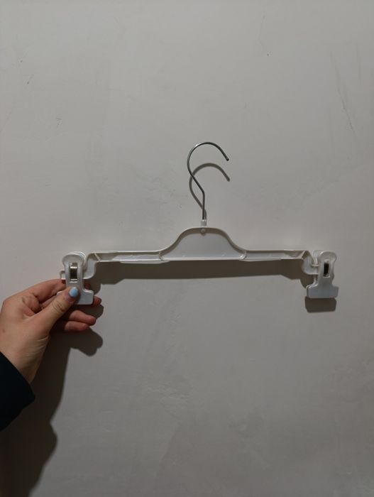 Закачалки за дрехи различни видове
