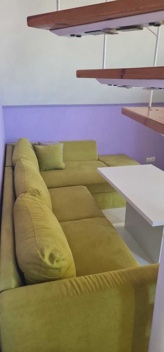 Ъглов диван с маса