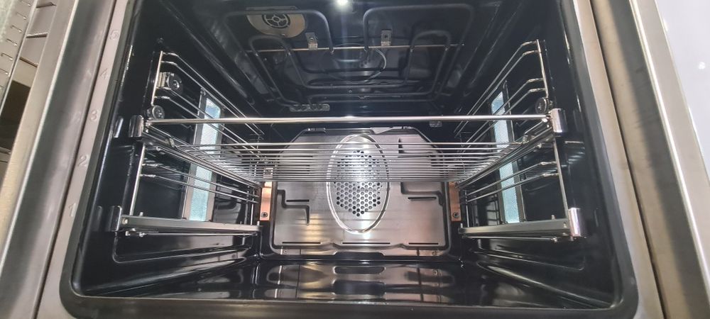 Фурна за вграждане Elektrabregenz MBD 76000 B с функция за пара, A+, 71 литра, вградена книга с рецепти, черен стъклен капак