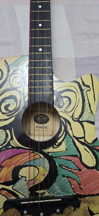 Гитара новая стильная с чехлом.