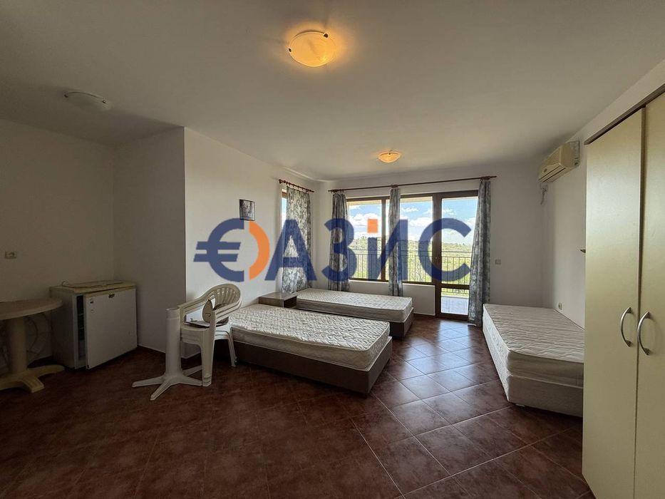 Двустаен апартамент с далечна гледка към морето в Комплекс " Арките" -