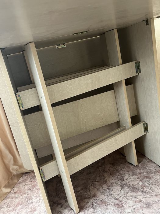 Продам столик состояние отличное