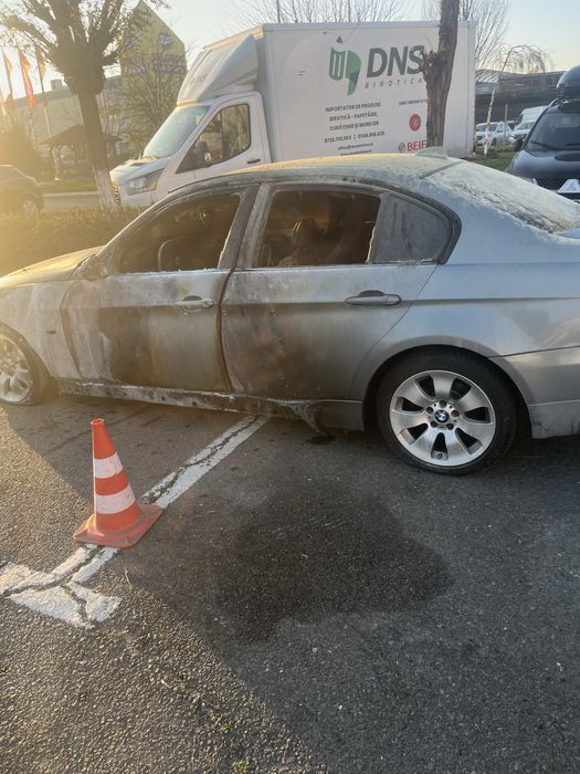 BMW e90 320i, Ars ieri.