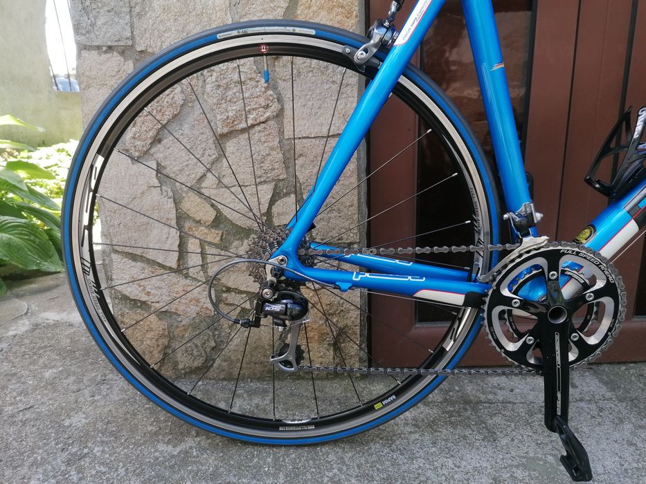 Шосеен FOCUS  Carbon, 2*10 Shimano 105