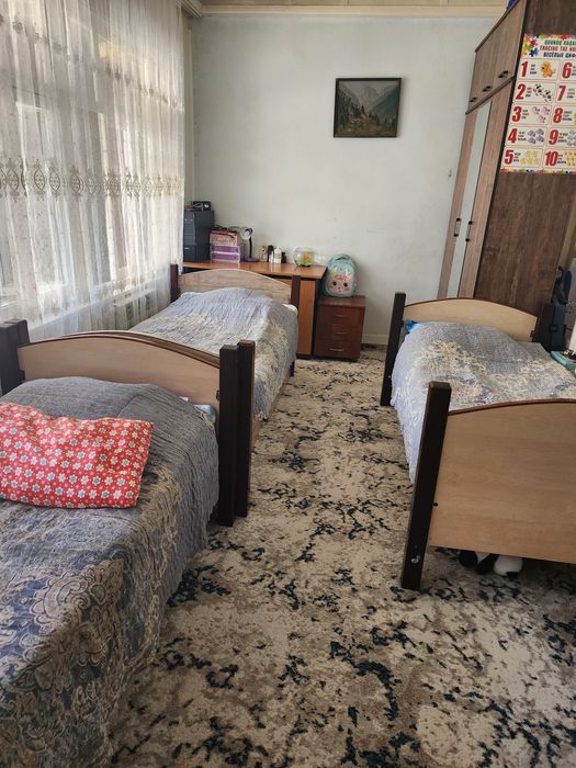 Продаётся прихожая, письменный стол  и 2 детских кроватя