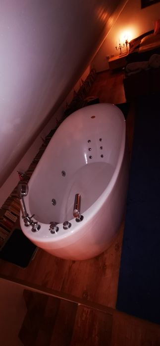 Vând cada Jacuzzi freestanding