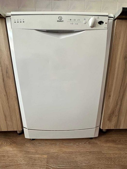 Посудомоечная машина Indesit IDL 500