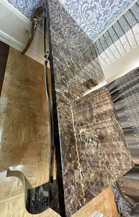 Срочно продам мраморный стол