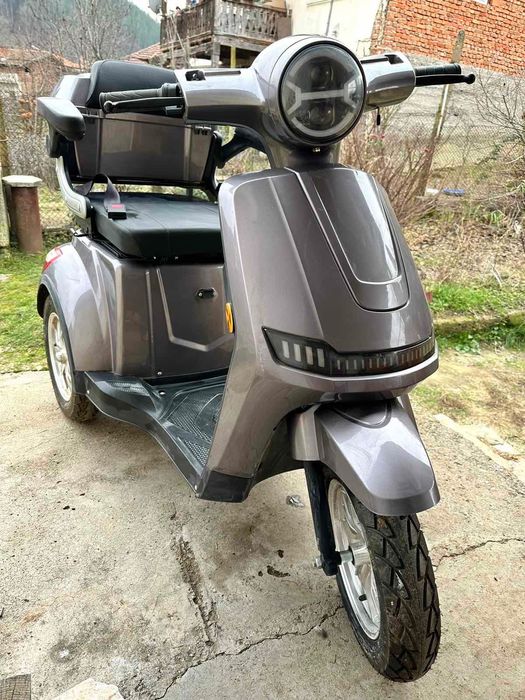 Електрическа триколка за възрастни хора