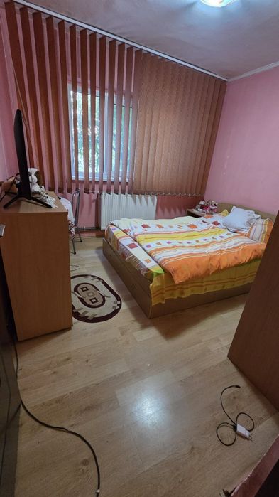 Vând apartament decomandat 2 camere