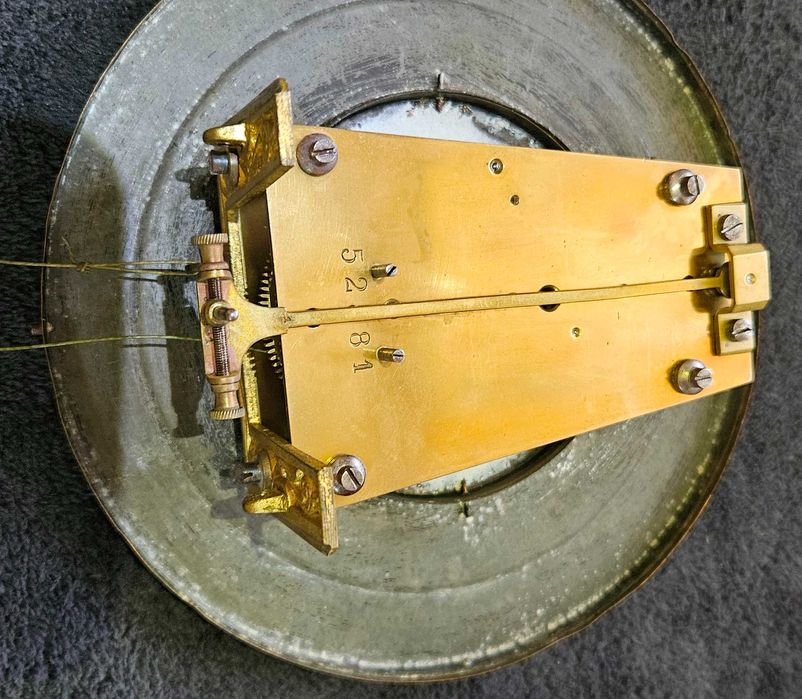 Ceas de perete cu pendul si o greutate  Biedermeier