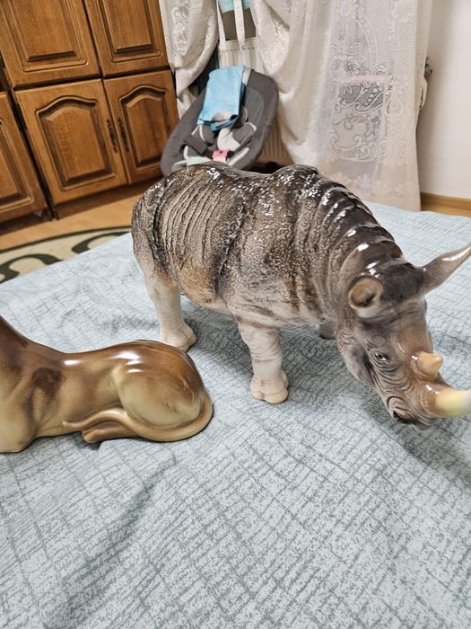 Bibelouri si suport lumanare toate patru la 150 ron