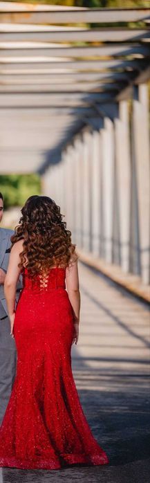 Червена официална рокля