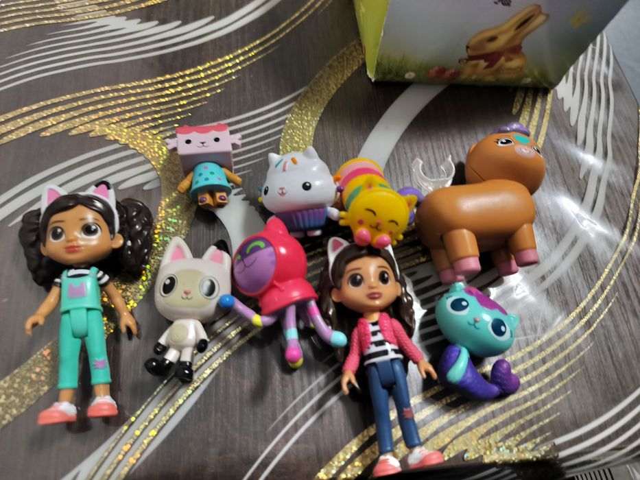 Vând figurine originale Gabby Dollhouse